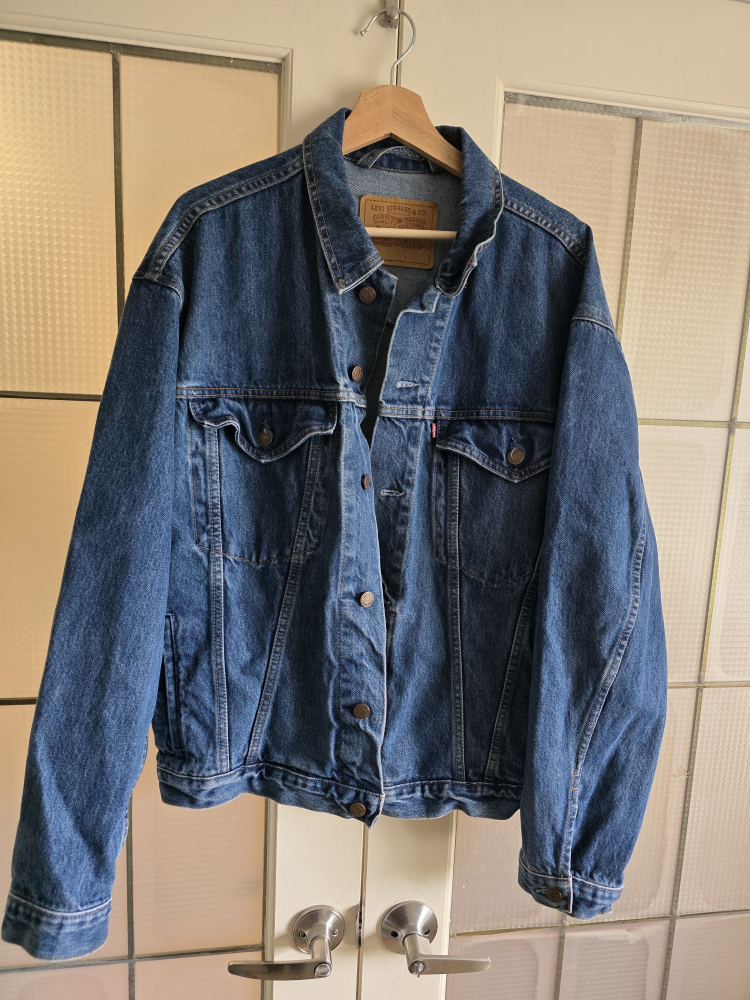 Vintage Levi's Men's oversized Denim Jacket(Size XL)