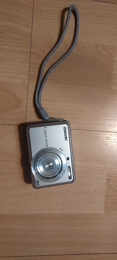 Retro Sony Cybershot Digital Camera thumbnail
