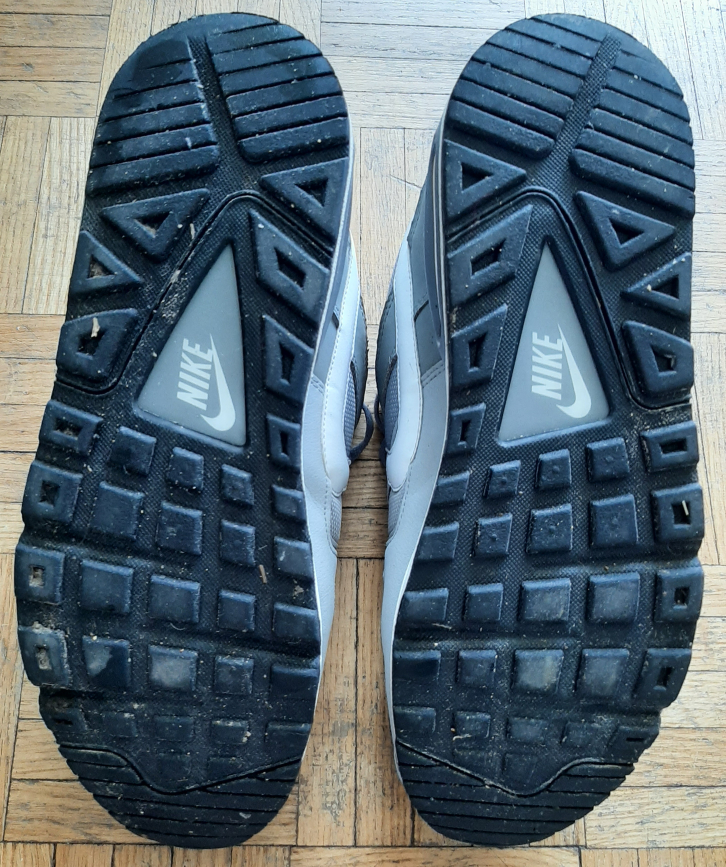 Grey Nike Air Max Sneakers - photo 3