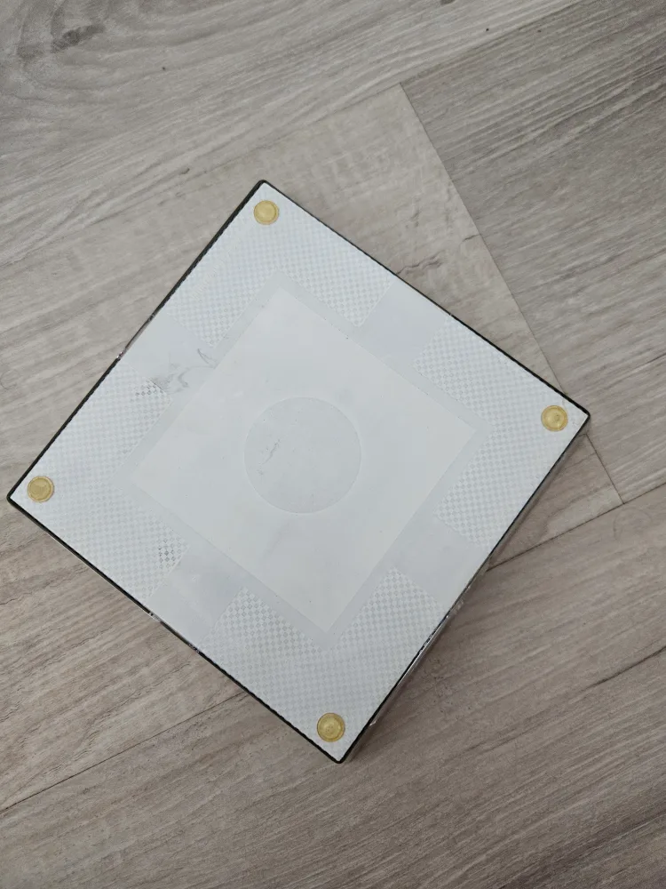 Square Glass Ashtray image indicator(2)