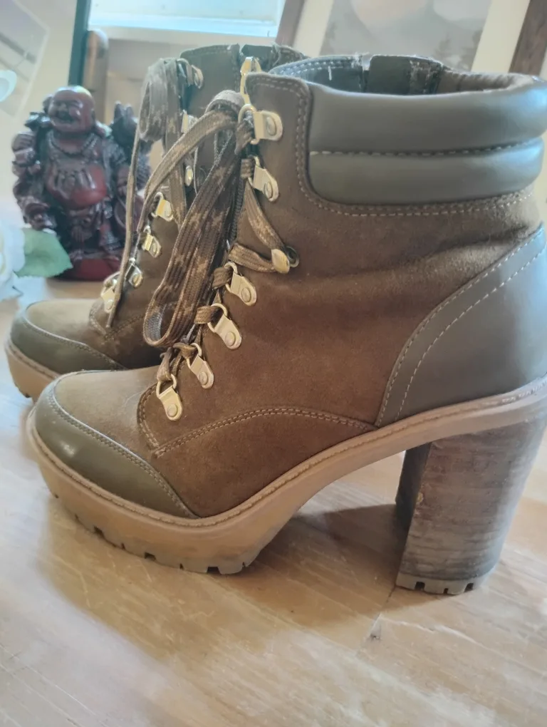 JLO Boots thumbnail