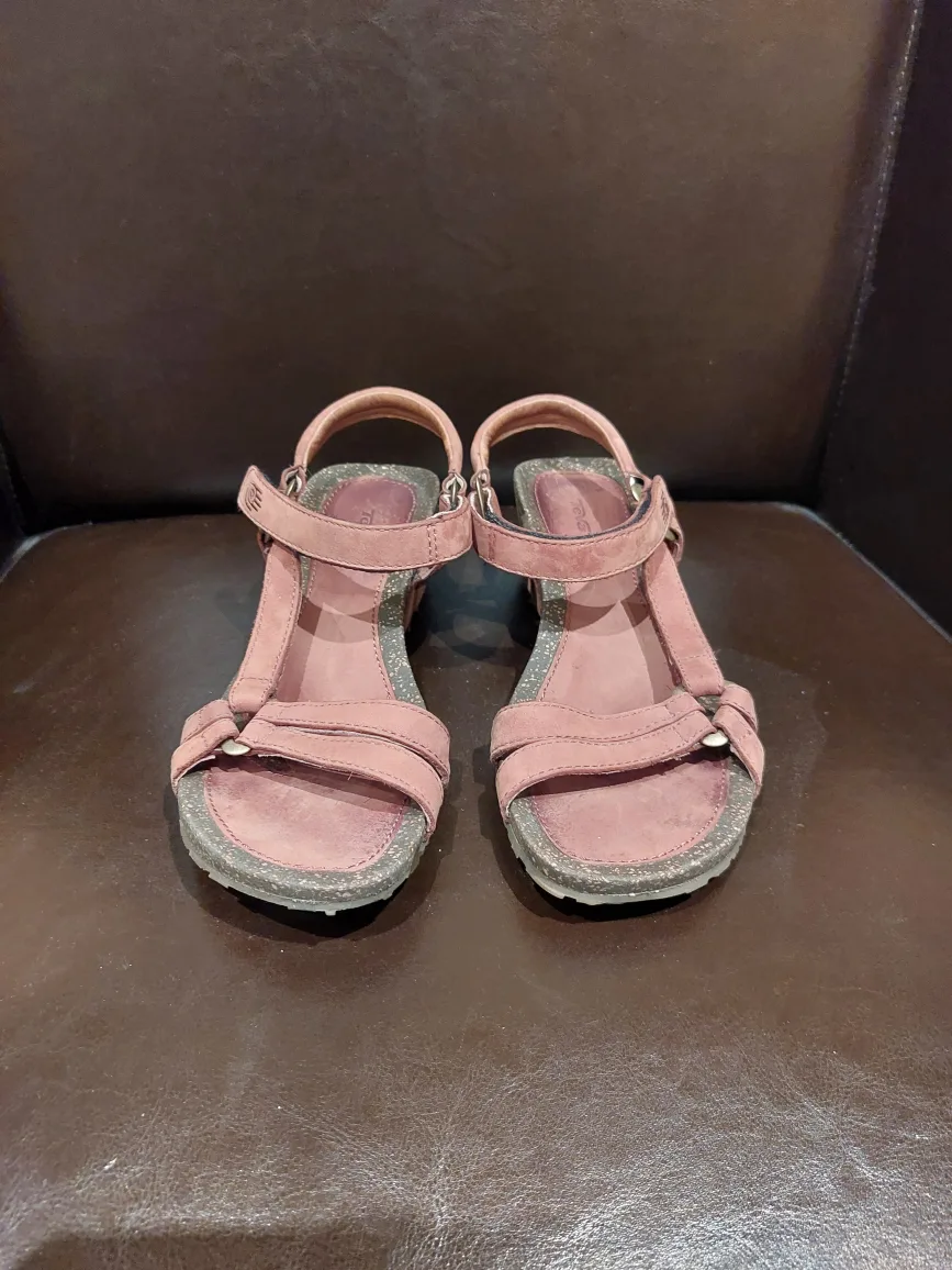 Teva Genuine Leather S/N 4220 Sandals, Size 7.5 thumbnail