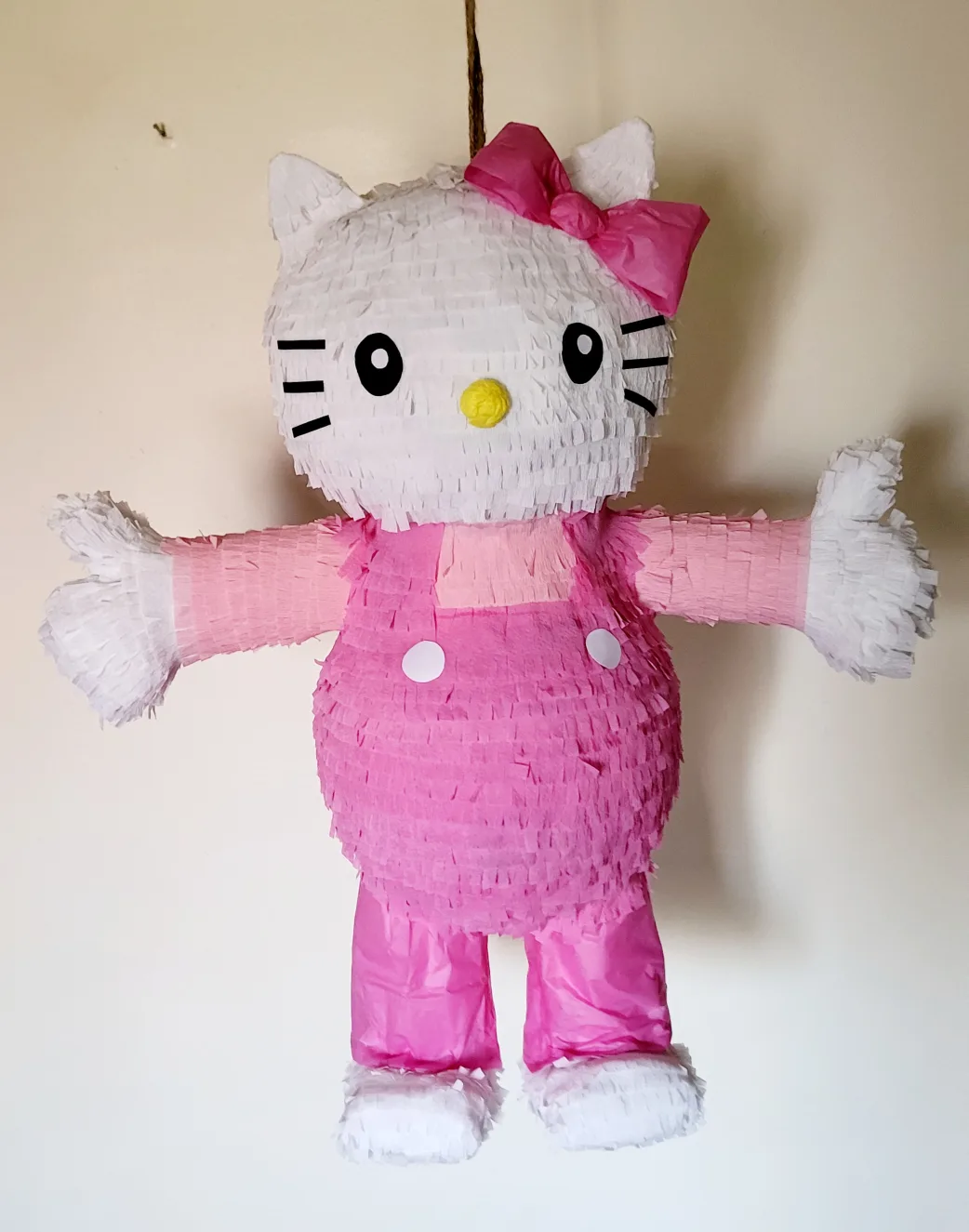Hello Kitty Piñata thumbnail