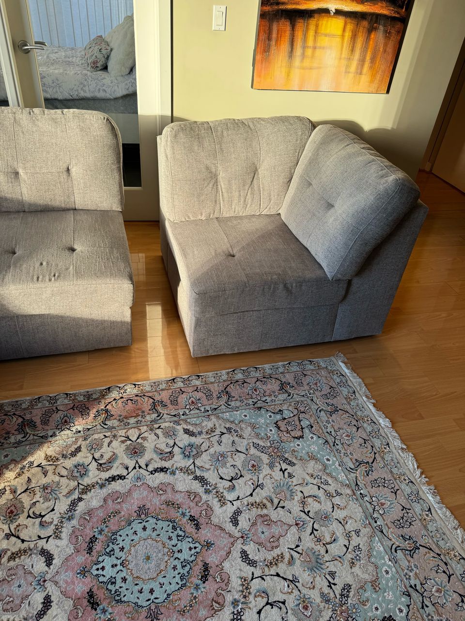 Sectional sofa pick up today only 450$
