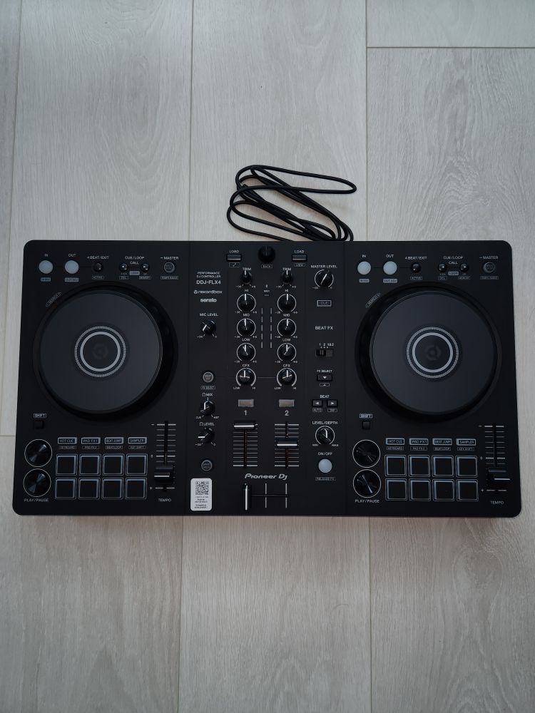 Pioneer DJ DDJ-FLX4 Controller