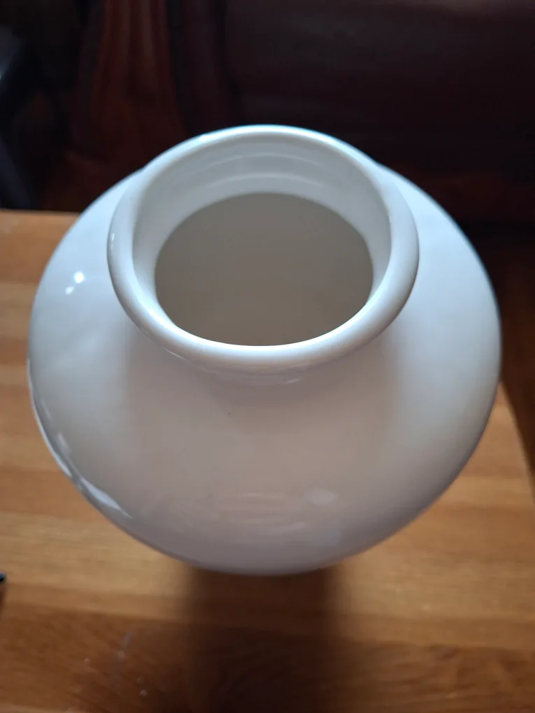 Creamy White Ceramic Vase image indicator(2)