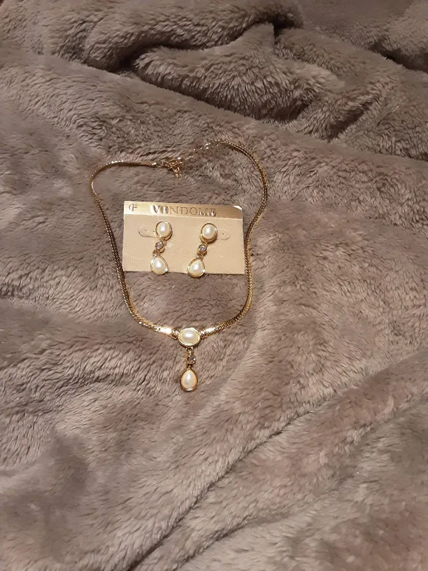 Vendome Pearl Jewelry Set image indicator(2)