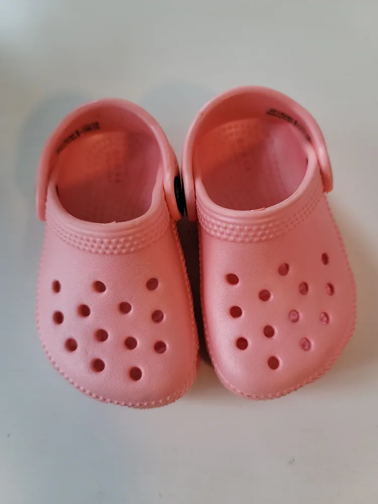 Pink Crocs Clogs image indicator(3)