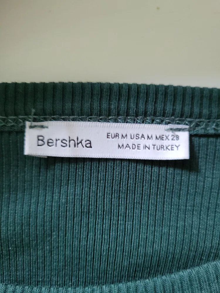 #freecycle 2 Tops Official Queen's Tee 100% Cotton & Bershka Sm image indicator(4)