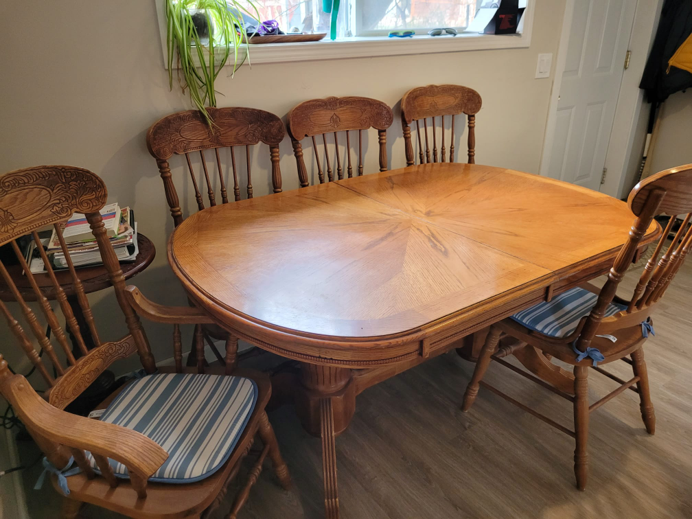 Wooden Dining Table. Seats 6 and expands to seat 8 - photo 4