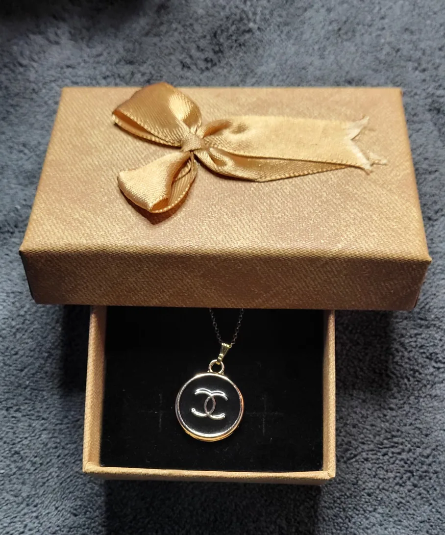 Chanel Necklace image indicator(4)