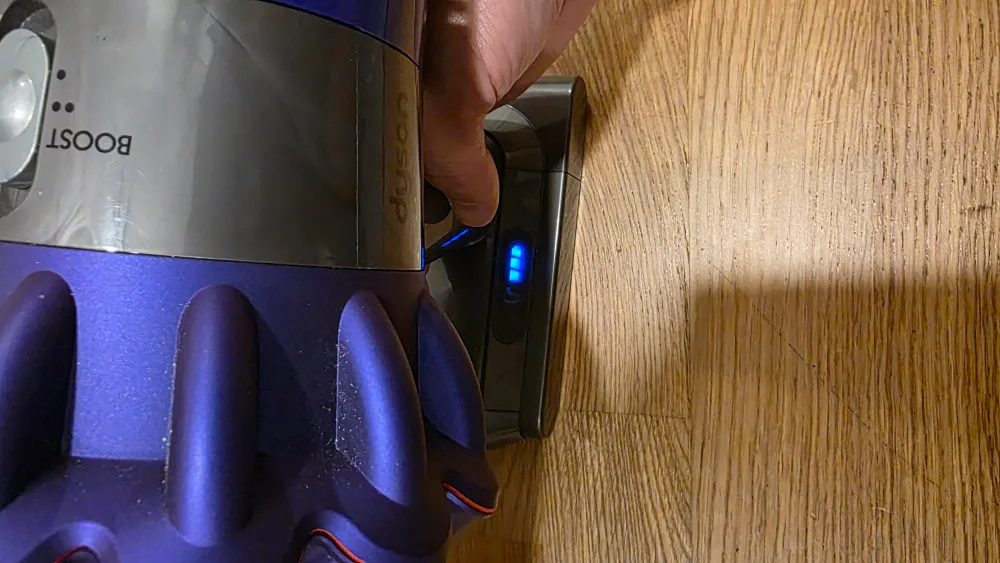 Genuine Dyson V10 Battery image indicator(3)