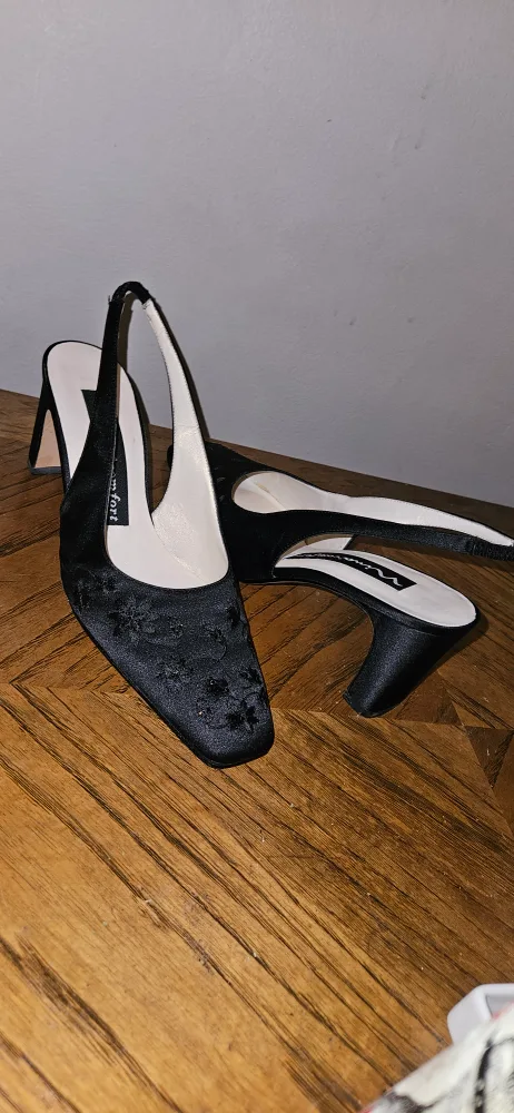 Nina Comfort Black Slingback Heels - Size 6.5 image indicator(3)