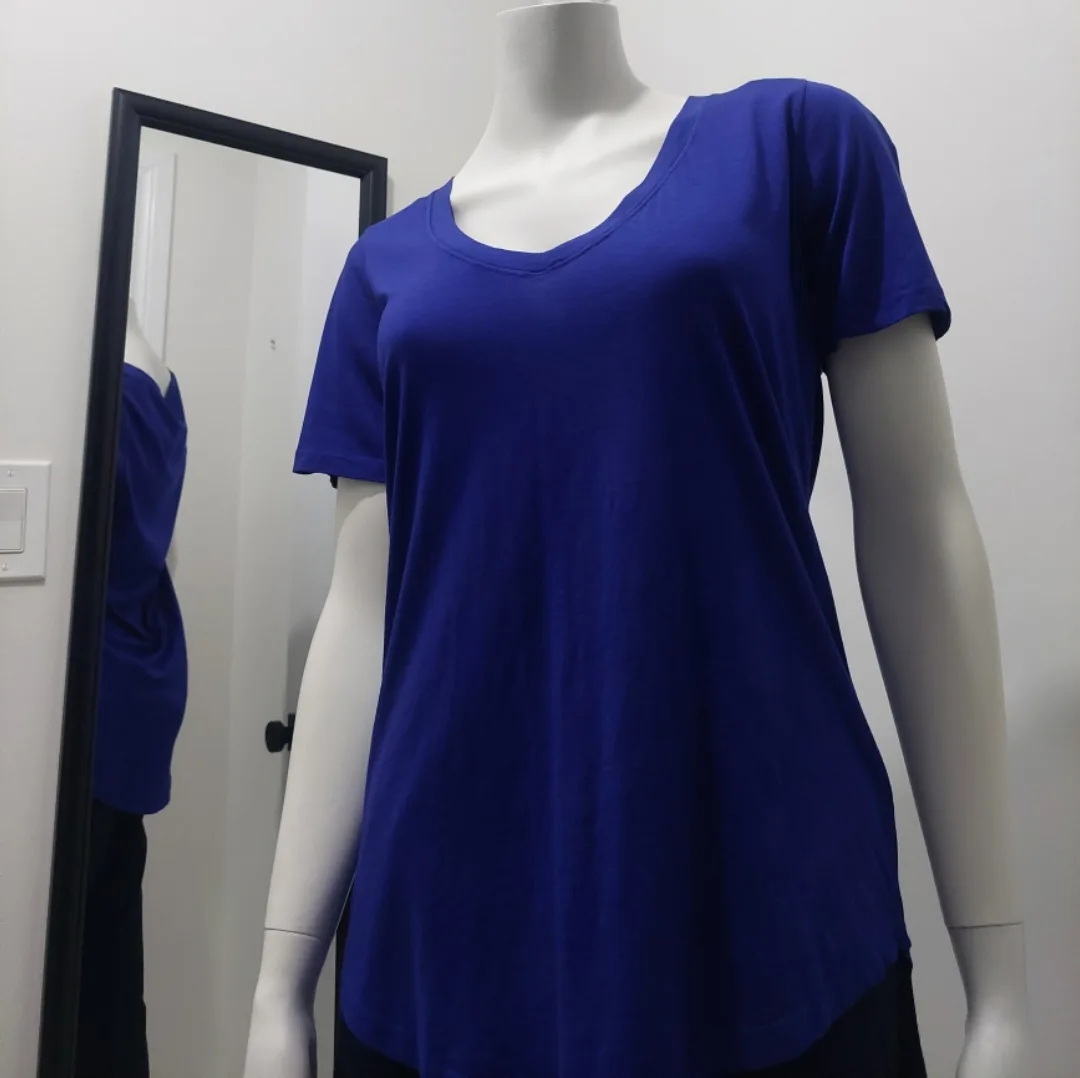 Babaton The Group T-shirt - Size M thumbnail