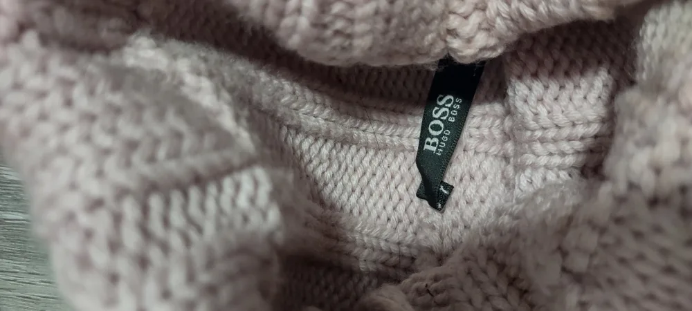 Hugo Boss Serenity Pink Turtleneck 100% Vergin Wool Sweater image indicator(3)