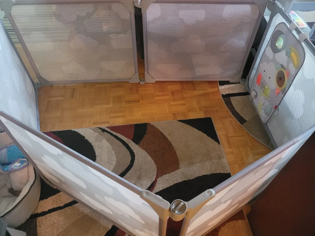 Skip Hop Baby/Toddler play enclosure/fence image indicator(3)