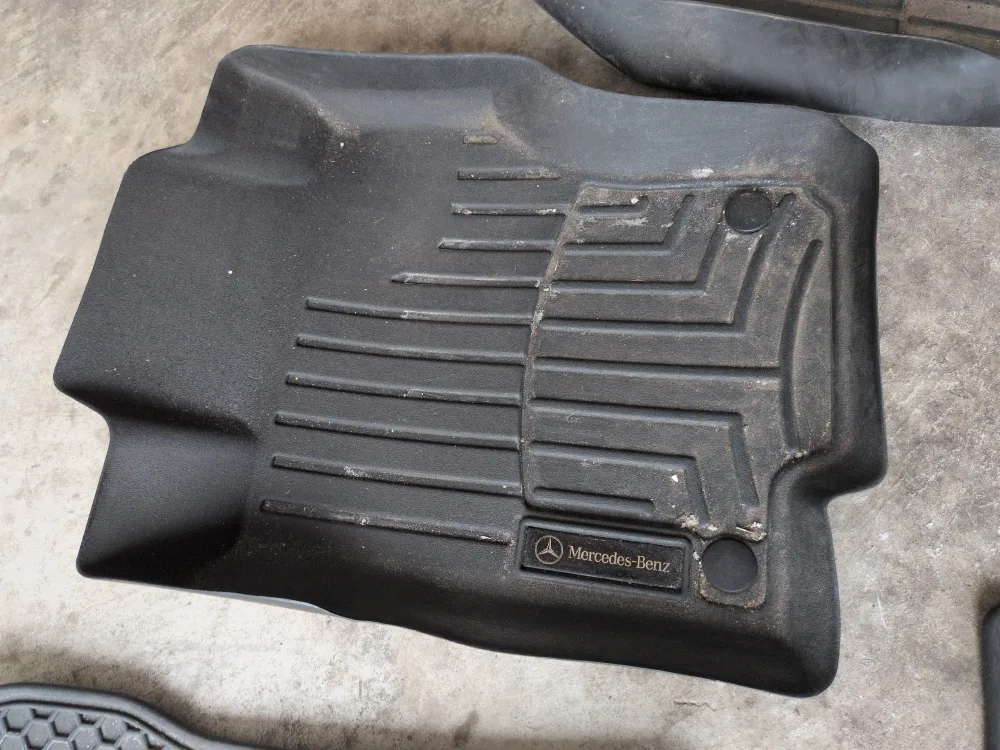 Mercedes-Benz Floor Mats - Full Set image indicator(2)
