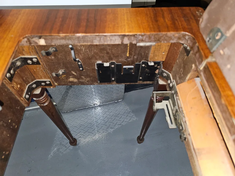 Vintage Sewing Machine Cabinet image indicator(5)