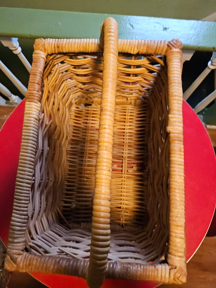 Woven Rattan Basket with Handle image indicator(3)