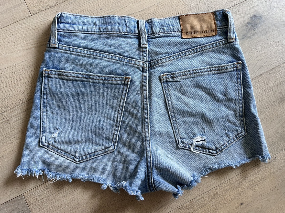 Denim Forum shorts size 26