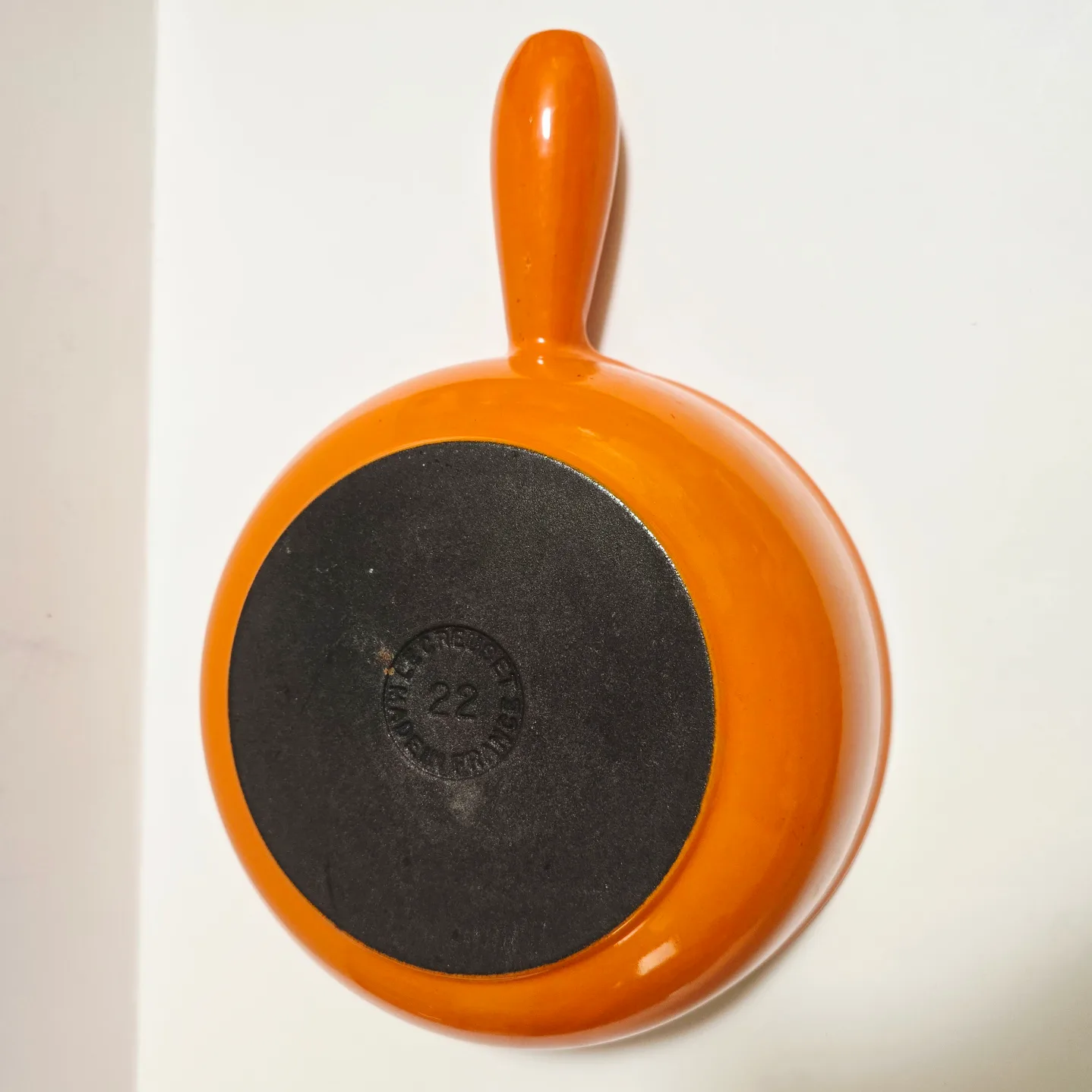 Le Creuset 22 Cast Iron Saucepan. No Lid image indicator(9)