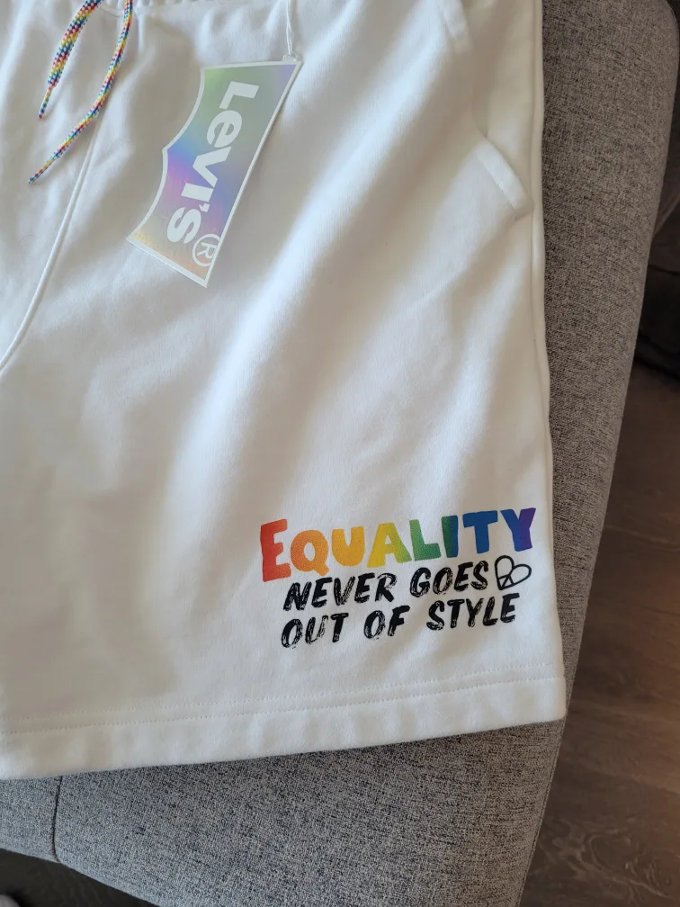 Levi's White Equality Shorts - Size XL - New with Tag image indicator(2)