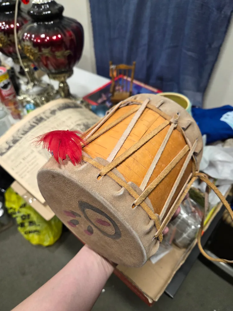 Handmade Drum with Feathers image indicator(6)