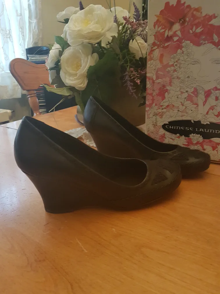 Chinese Laundry Black Wedges size 6 image indicator(6)