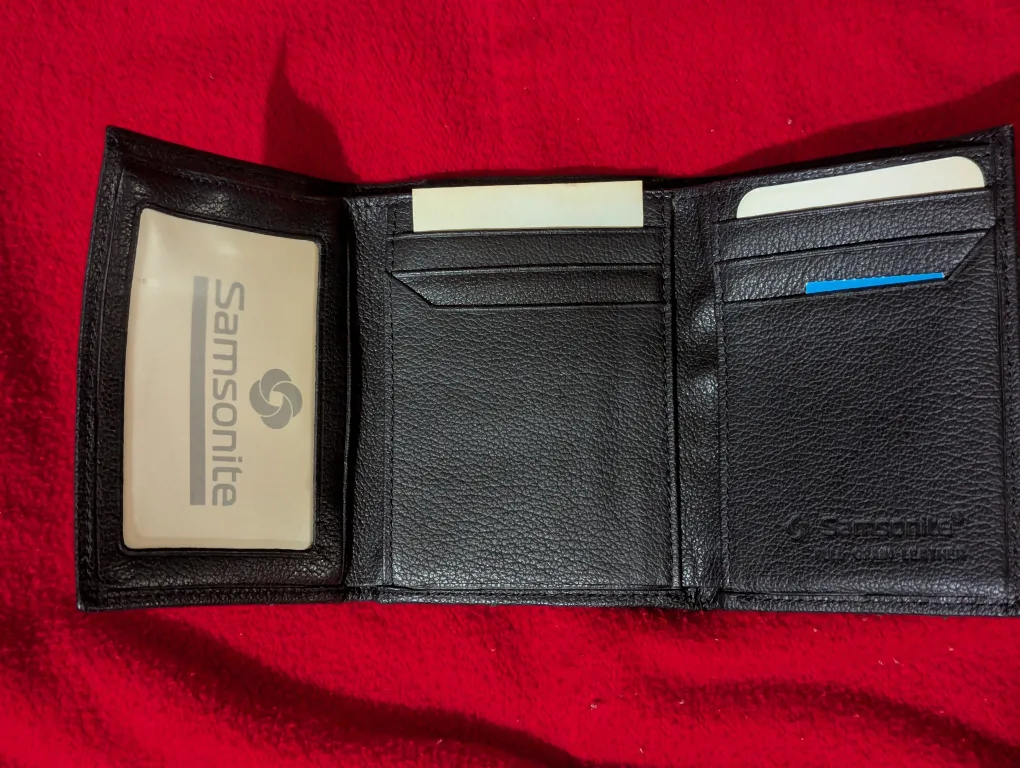 Samsonite Black Leather Tri-Fold Wallet thumbnail