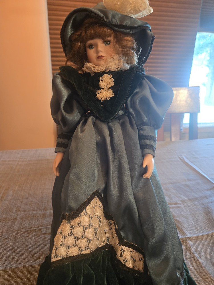 Porcelain Dolls - Set of 4 - photo 4