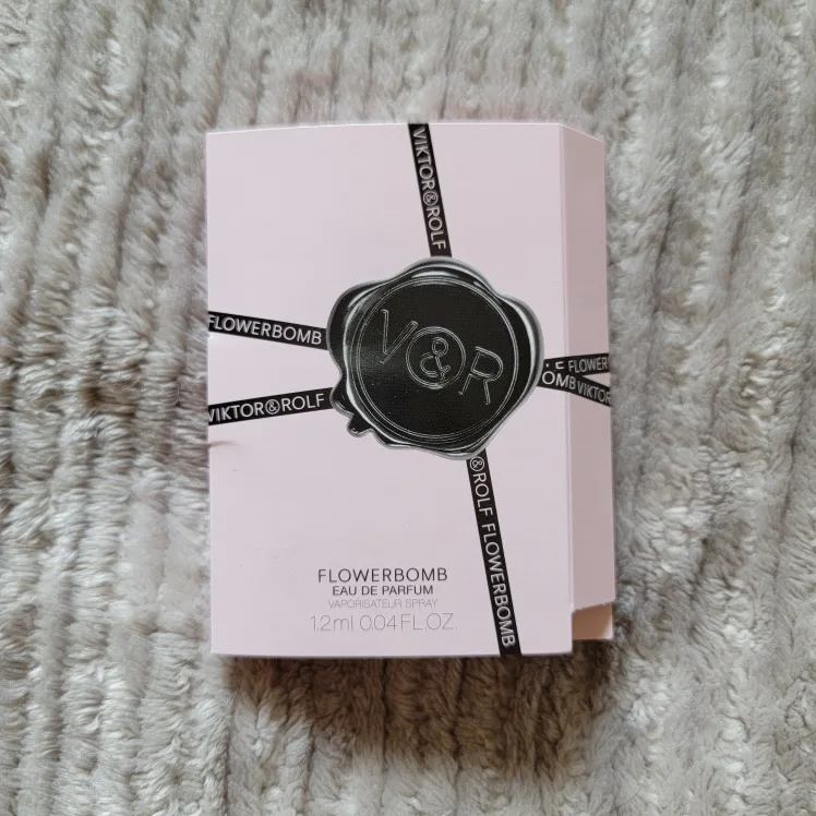 💟 10pc perfume sample bundle image indicator(9)