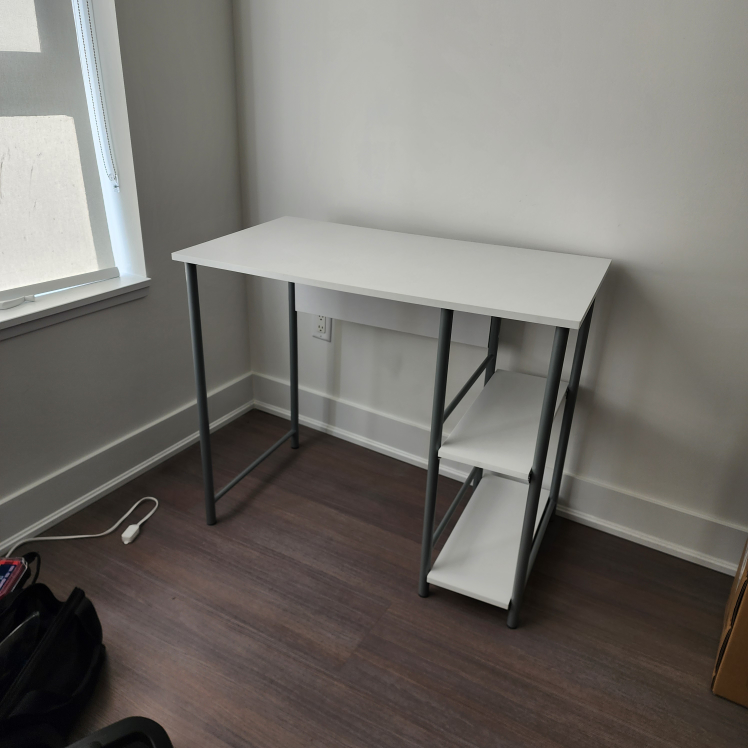 White computer desk with shelves - photo 3