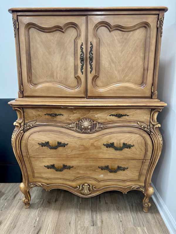 Vintage French Provincial Armoire/Wardrobe