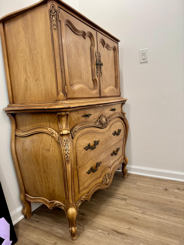 Vintage French Provincial Armoire/Wardrobe - photo 2