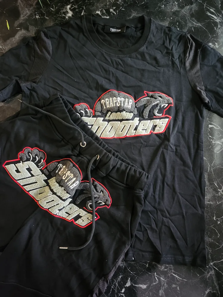 Trapstar London Shooters Black T-Shirt & Shorts Set image indicator(5)