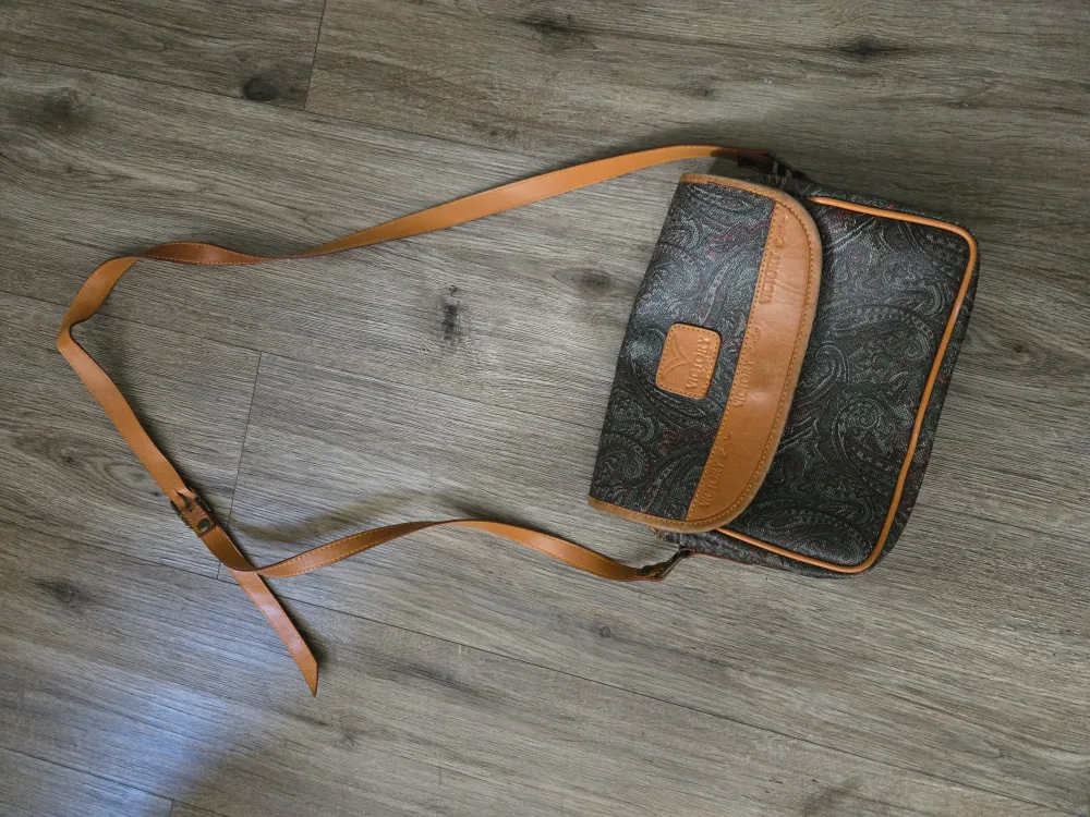 Victory Crossbody Bag #freecycle thumbnail