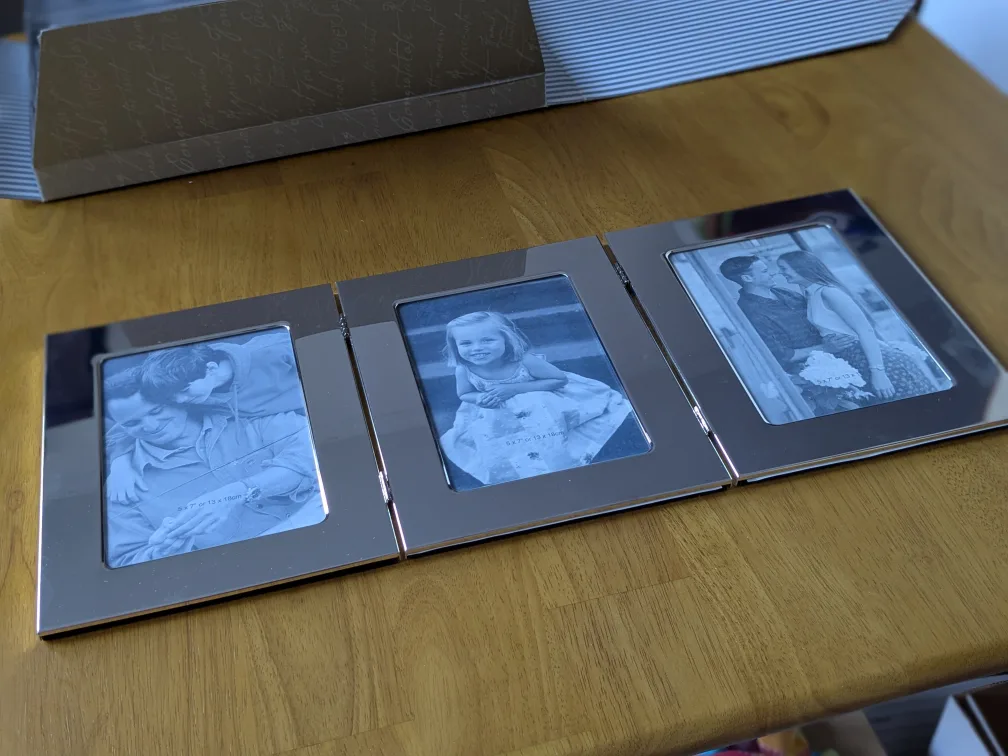 Triple Hinged Photo Frame – 5x7 / 13x18cm - New image indicator(6)