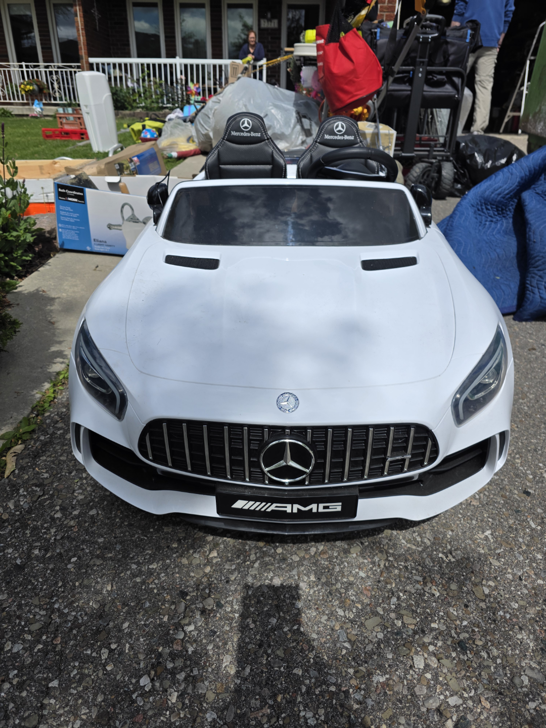 Mercedes-Benz AMG Kids Ride-On Car - photo 2