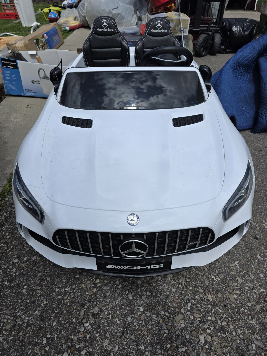 Mercedes-Benz AMG Kids Ride-On Car - photo 3