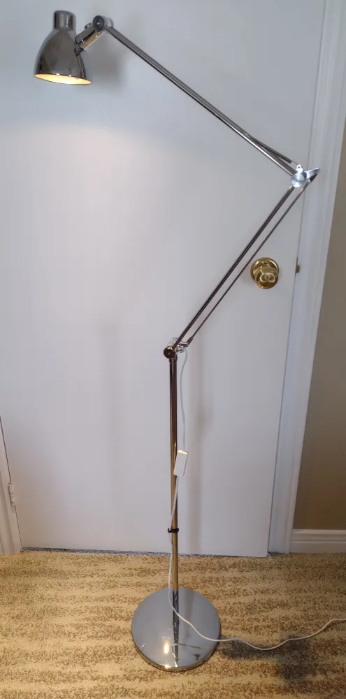 Adjustable Chrome Floor Lamp image indicator(2)