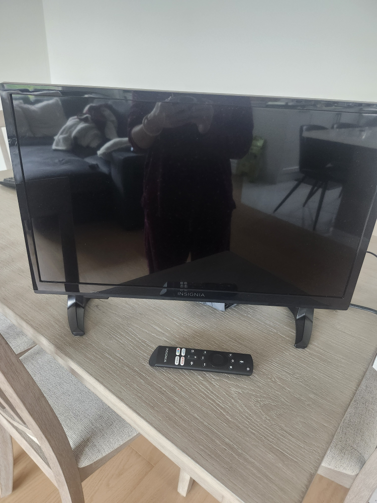 Insignia TV with Remote - photo 3