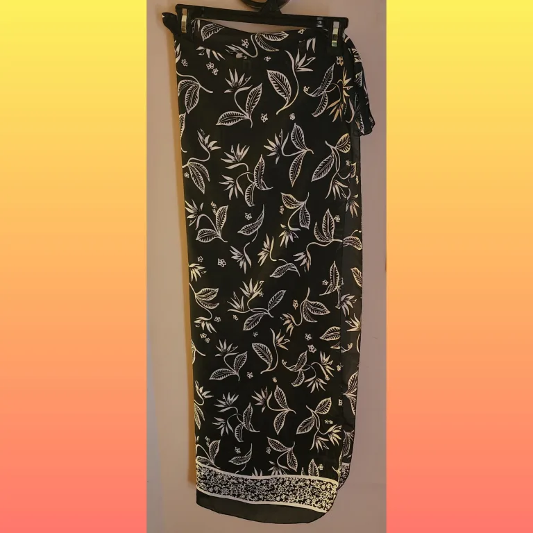Black and White Floral wrap thumbnail