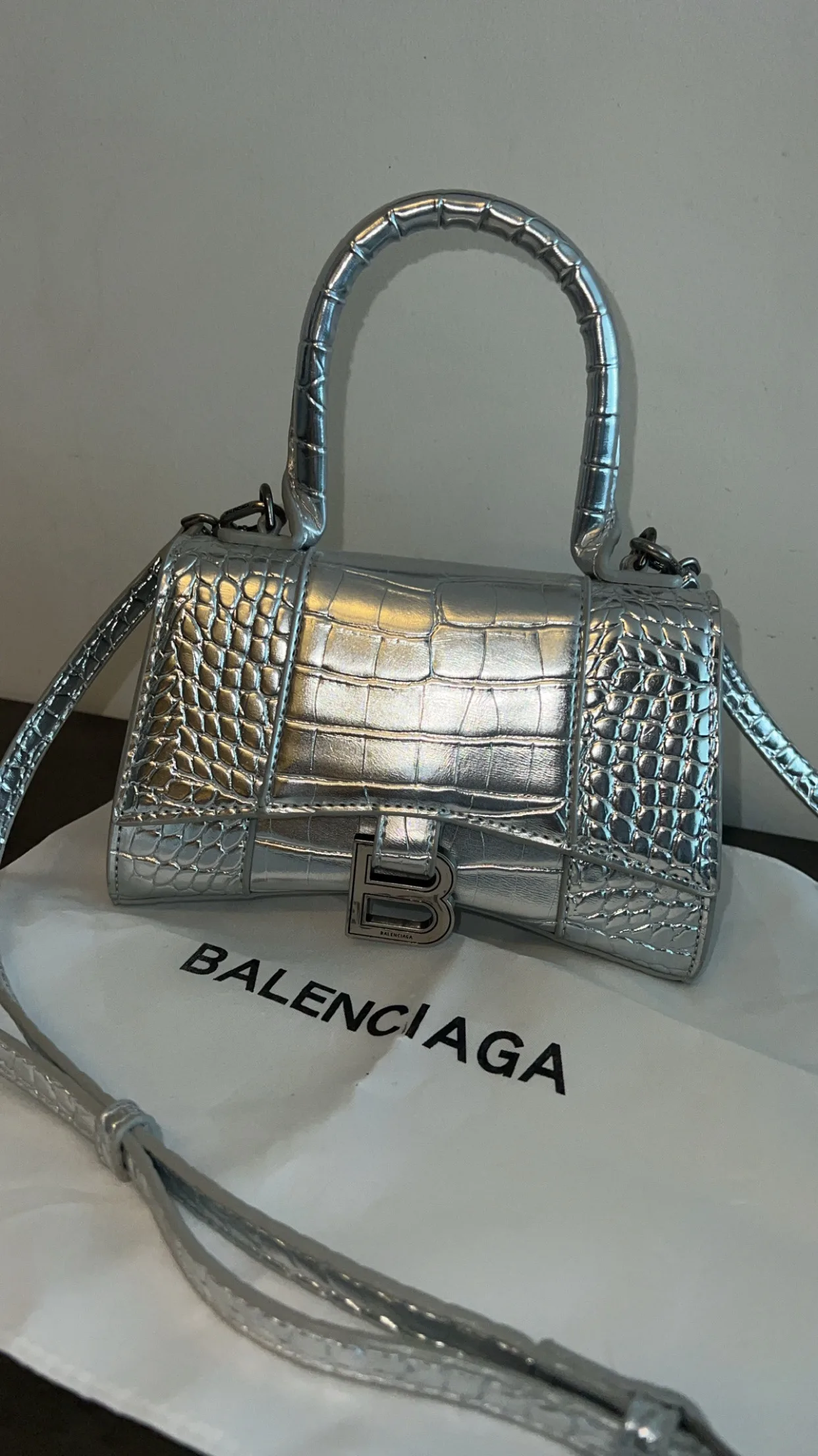 Silver leather handbag thumbnail