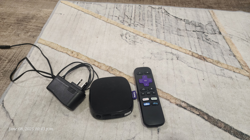 Roku Streaming Device with Remote - photo 2