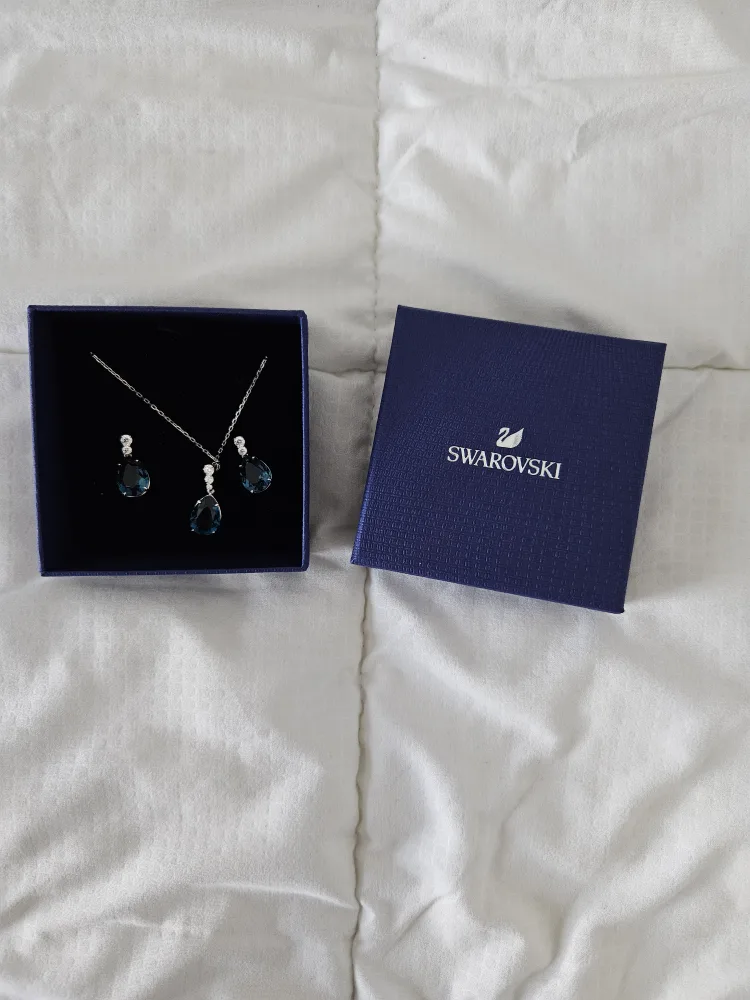 Swarovski Necklace and Earring Set thumbnail
