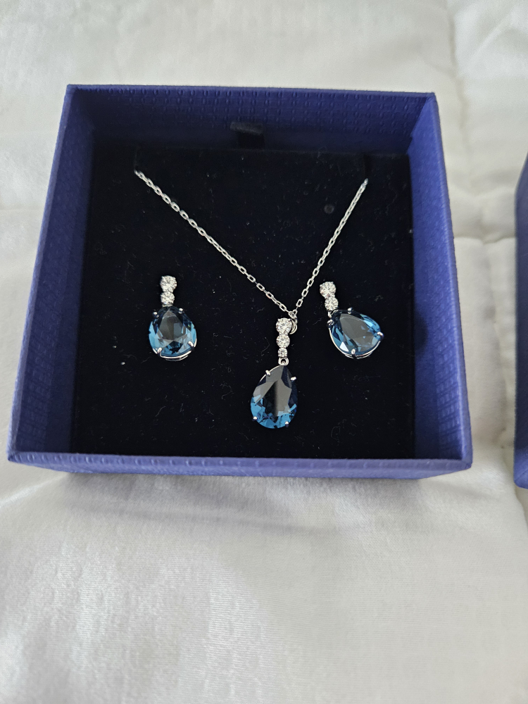 Swarovski Necklace and Earring Set - photo 2