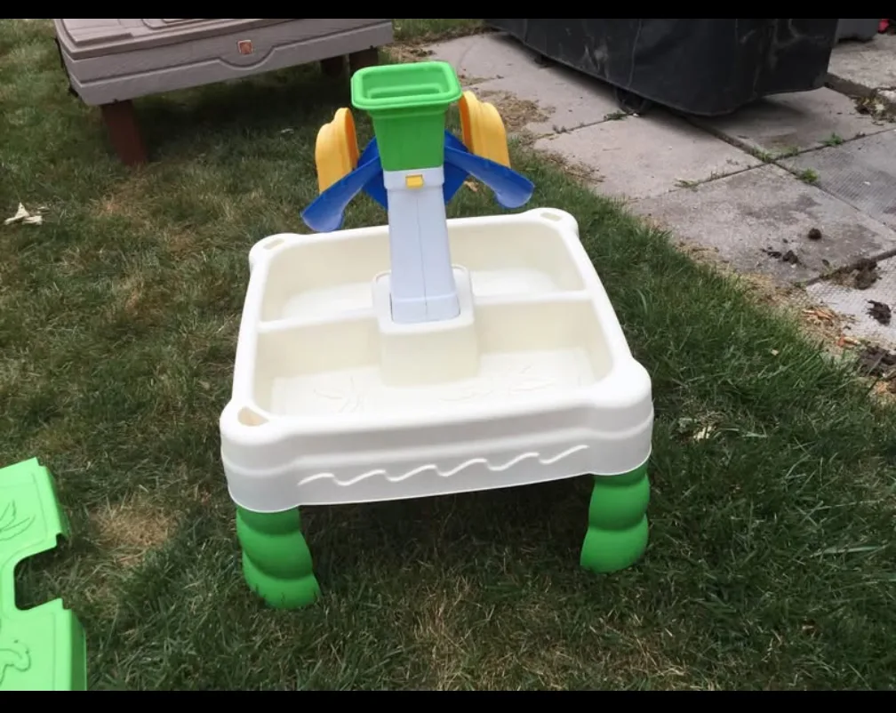 Little Tikes Sandy Lagoon sand and water table image indicator(2)