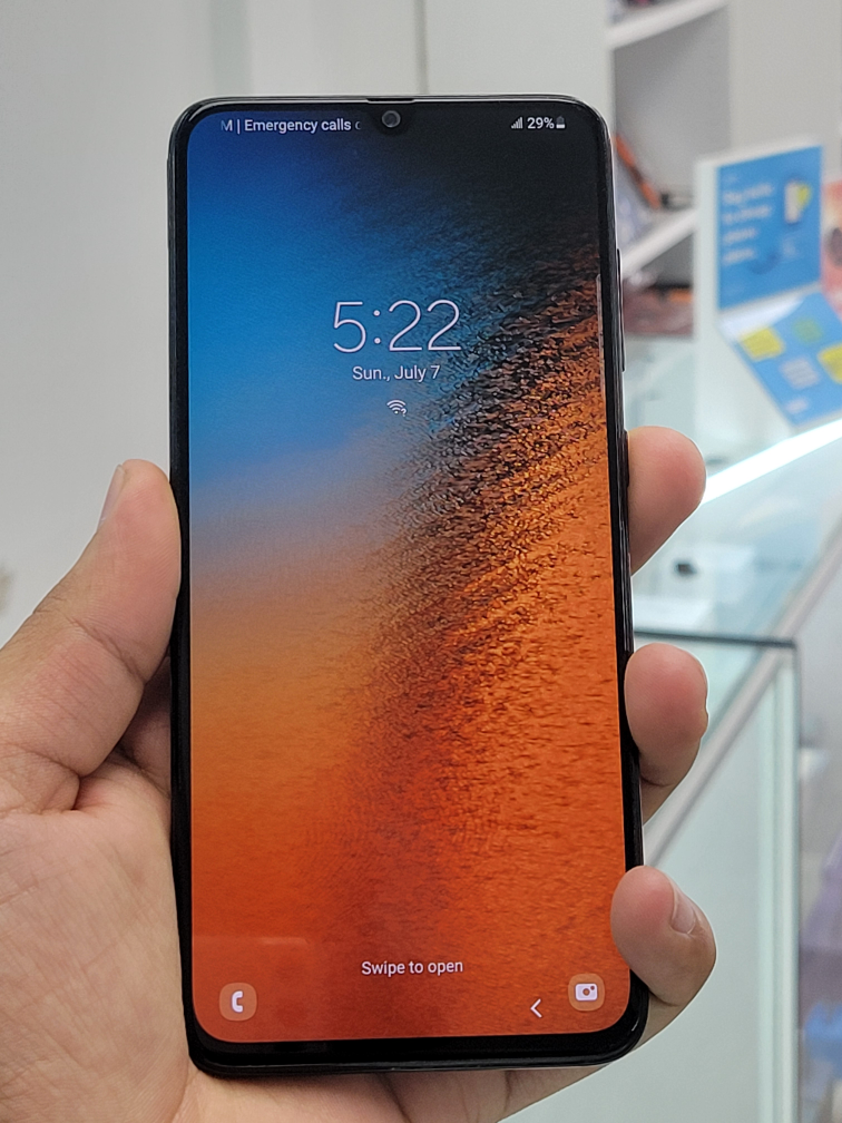 Samsung Galaxy A70 - photo 4
