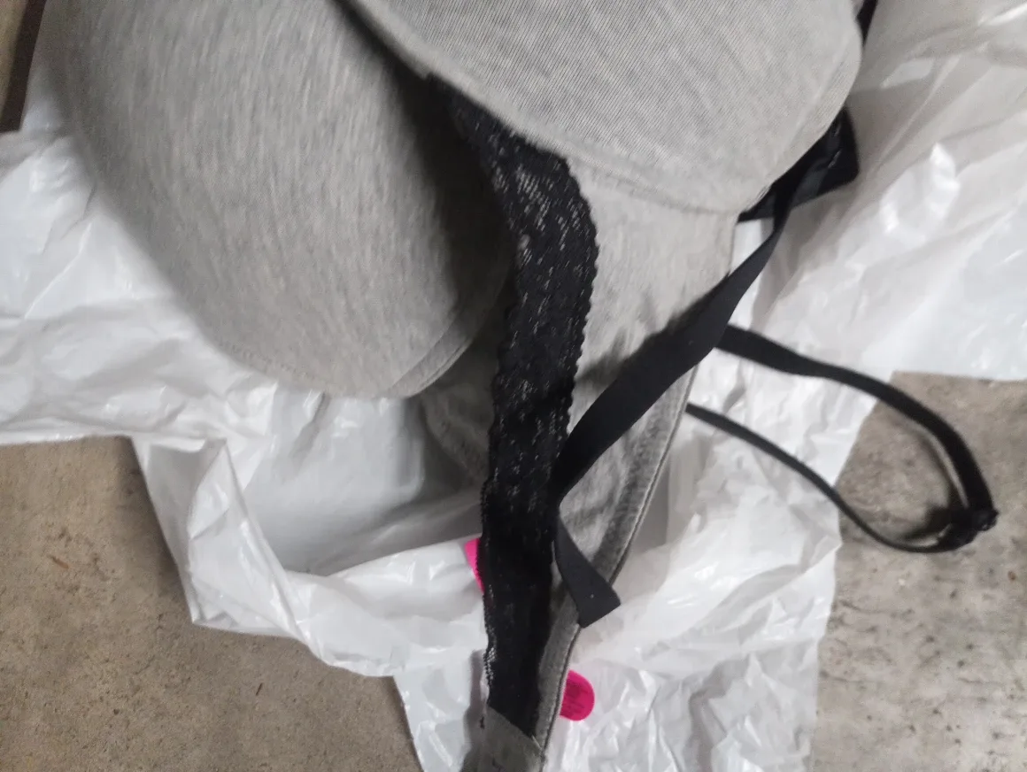 La Senza Bras - Size 36B image indicator(6)