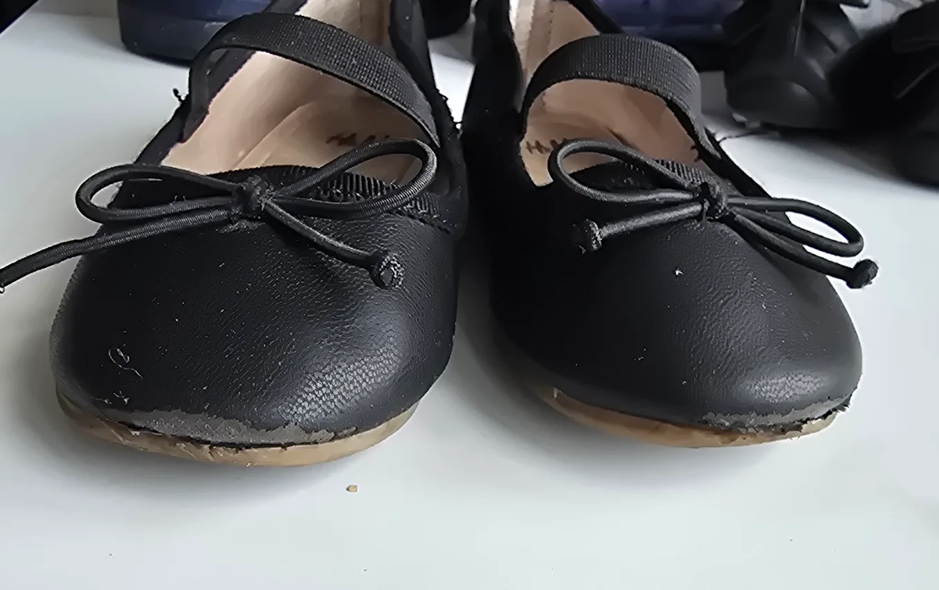 Girls H&M Black Flats - 7.5 US image indicator(2)